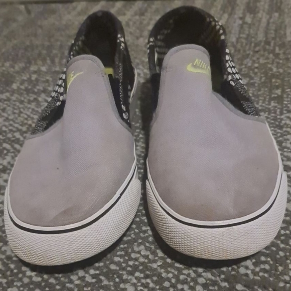 Nike Slip-Ons - Picture 1 of 4
